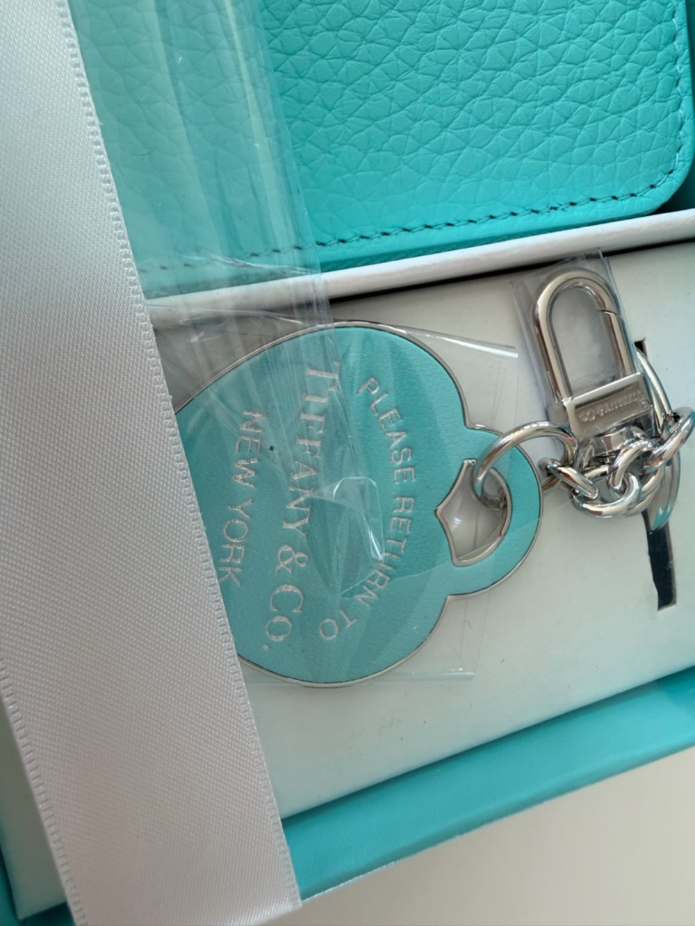 Tiffany & Co. long zip wallet zip wallet  W Heart Key Tag charm RARE